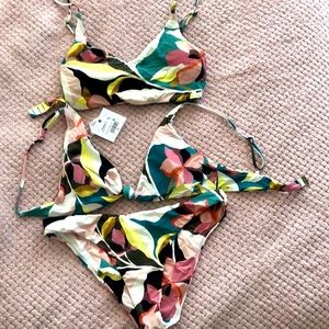 O’Neill bikini tops & bottom